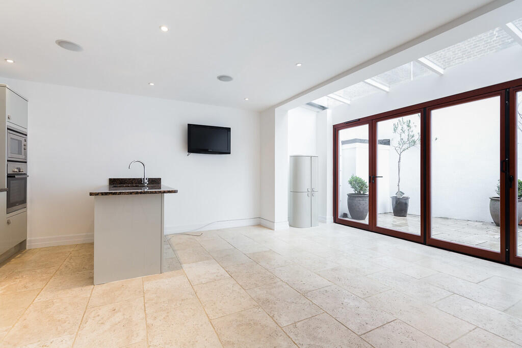 4 bed Mid Terraced House for rent in Chelsea. From Nicolas Van Patrick - Knightsbridge and Chelsea