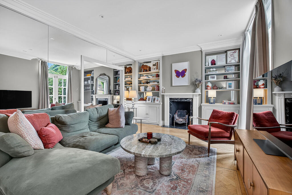 2 bed Mid Terraced House for rent in Chelsea. From Nicolas Van Patrick - Knightsbridge and Chelsea