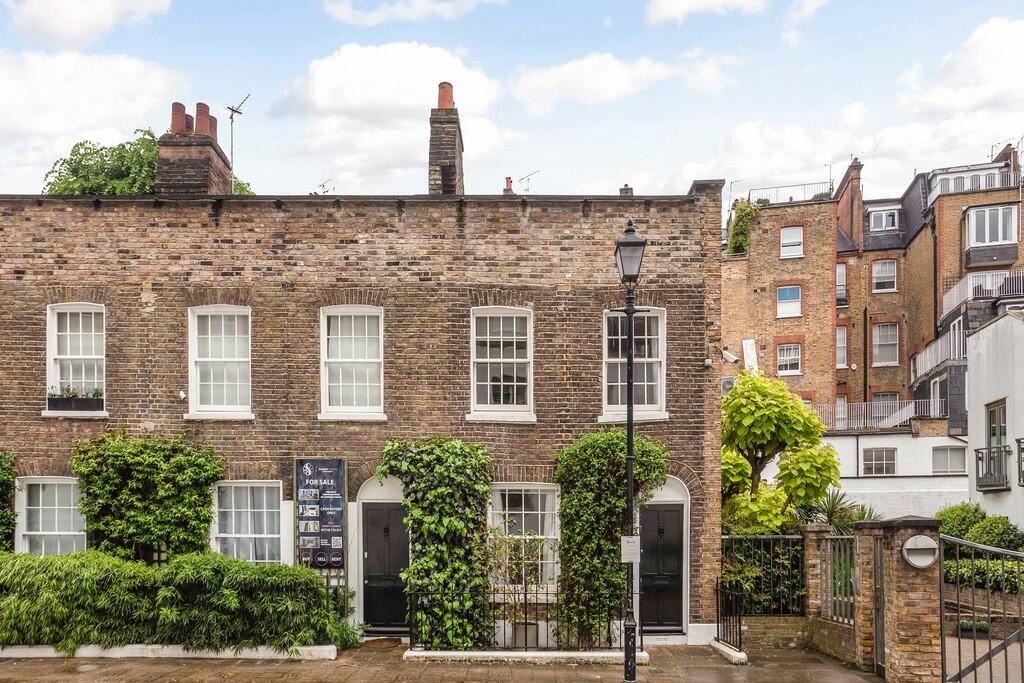 3 bed Mid Terraced House for rent in Chelsea. From Nicolas Van Patrick - Knightsbridge and Chelsea