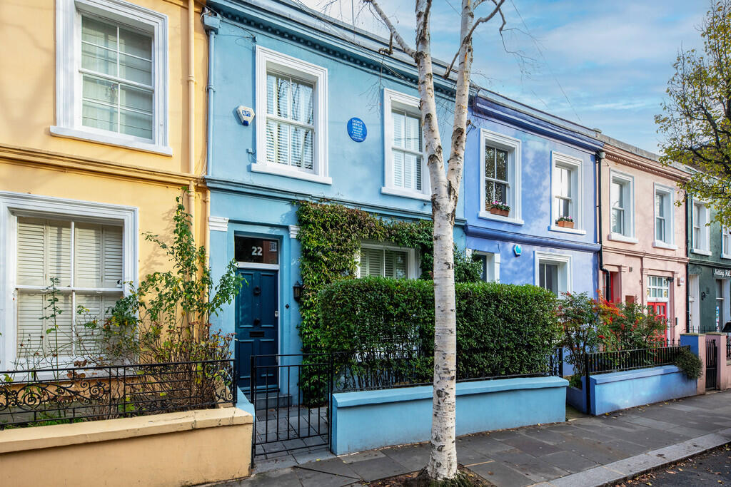 4 bed Mid Terraced House for rent in Kensington. From Nicolas Van Patrick - Knightsbridge and Chelsea
