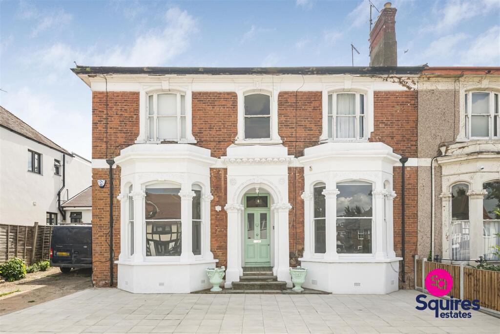 2 bed 1st Floor Flat for rent in London. From Squires Estates