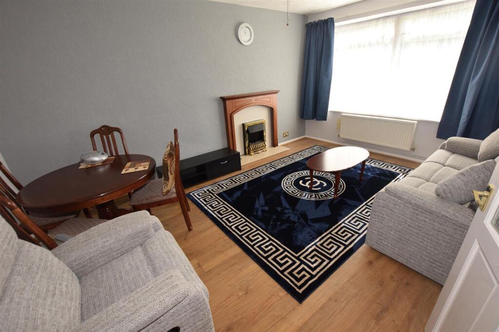1 bed 1st Floor Flat for rent in Friern Barnet. From Squires Estates