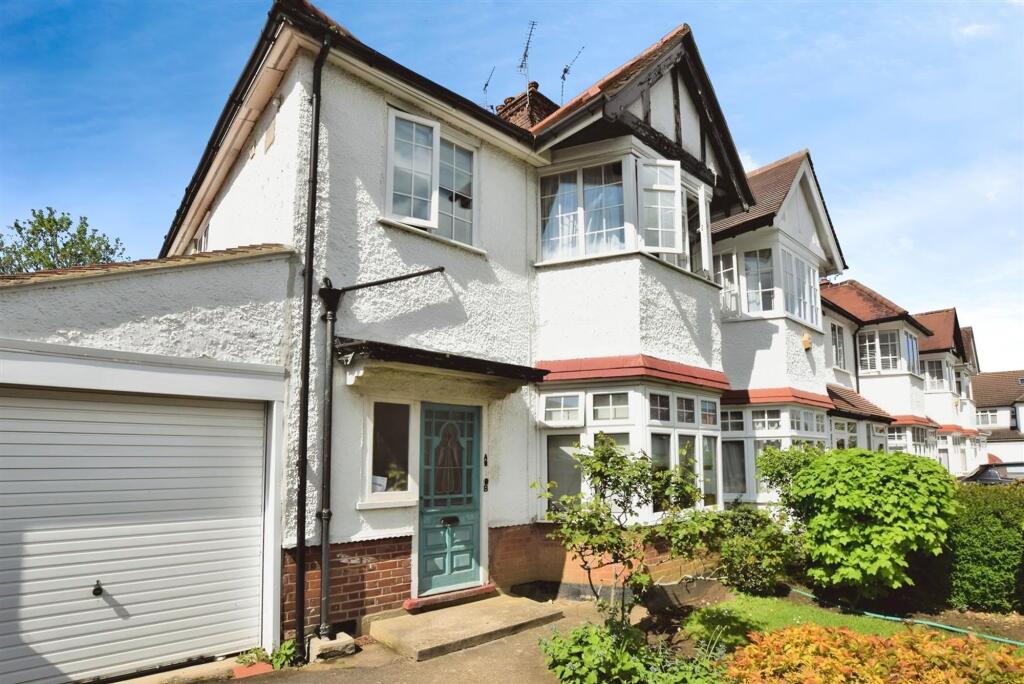 1 bed 1st Floor Flat for rent in Finchley. From Squires Estates