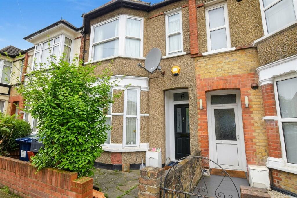 3 bed Mid Terraced House for rent in Finchley. From Squires Estates 3 bed Mid Terraced House for rent in Finchley. From Squires Estates