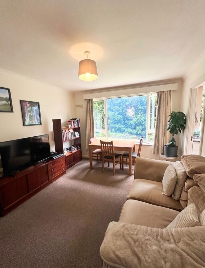 1 bed 1st Floor Flat for rent in London. From Squires Estates