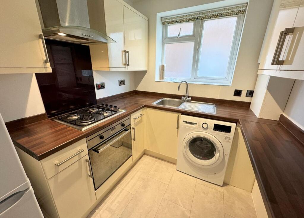 1 bed 1st Floor Flat for rent in Friern Barnet. From Squires Estates