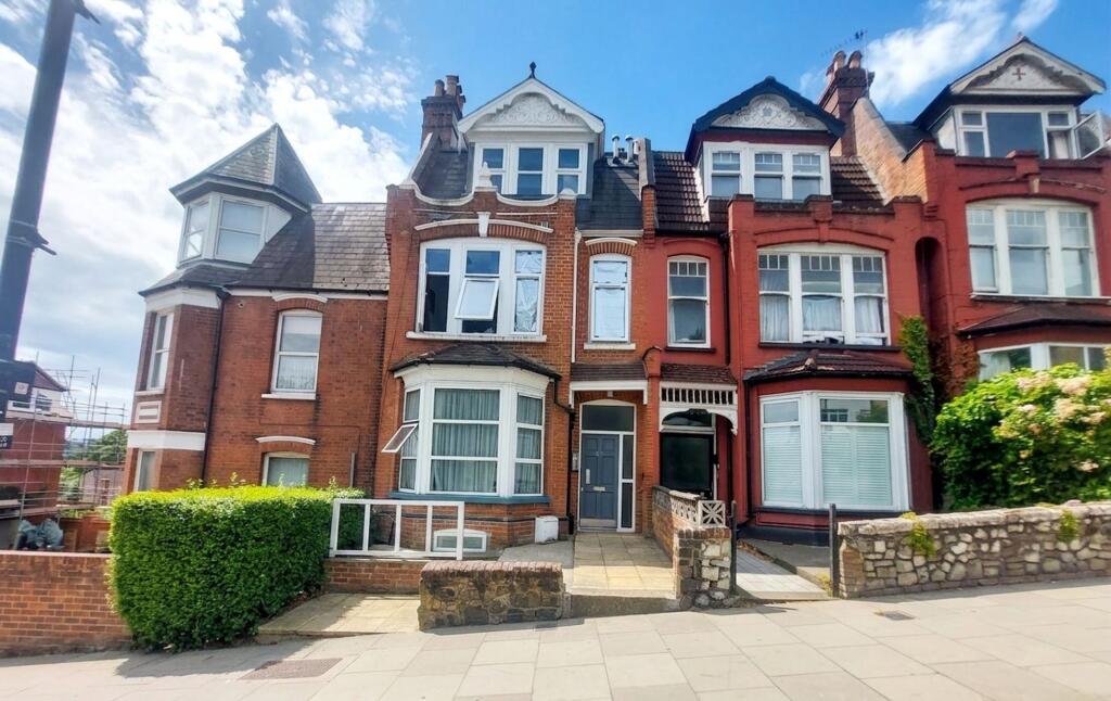 4 bed 1st Floor Flat for rent in Hornsey. From Squires Estates