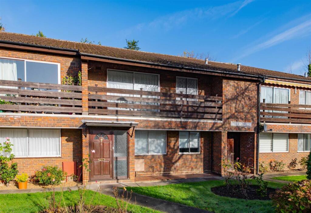 2 bed 1st Floor Flat for rent in Finchley. From Squires Estates