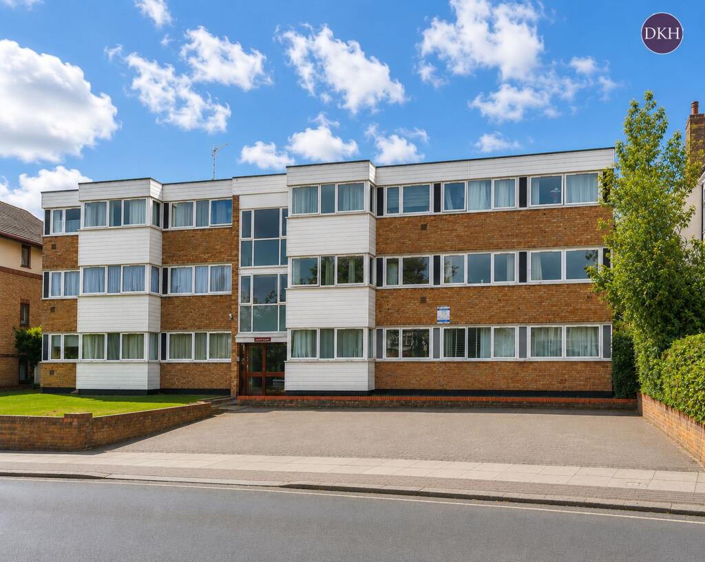 2 bed 1st Floor Flat for rent in London. From Squires Estates
