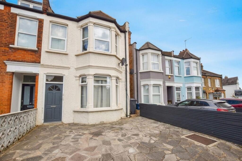 2 bed 1st Floor Flat for rent in Finchley. From Squires Estates