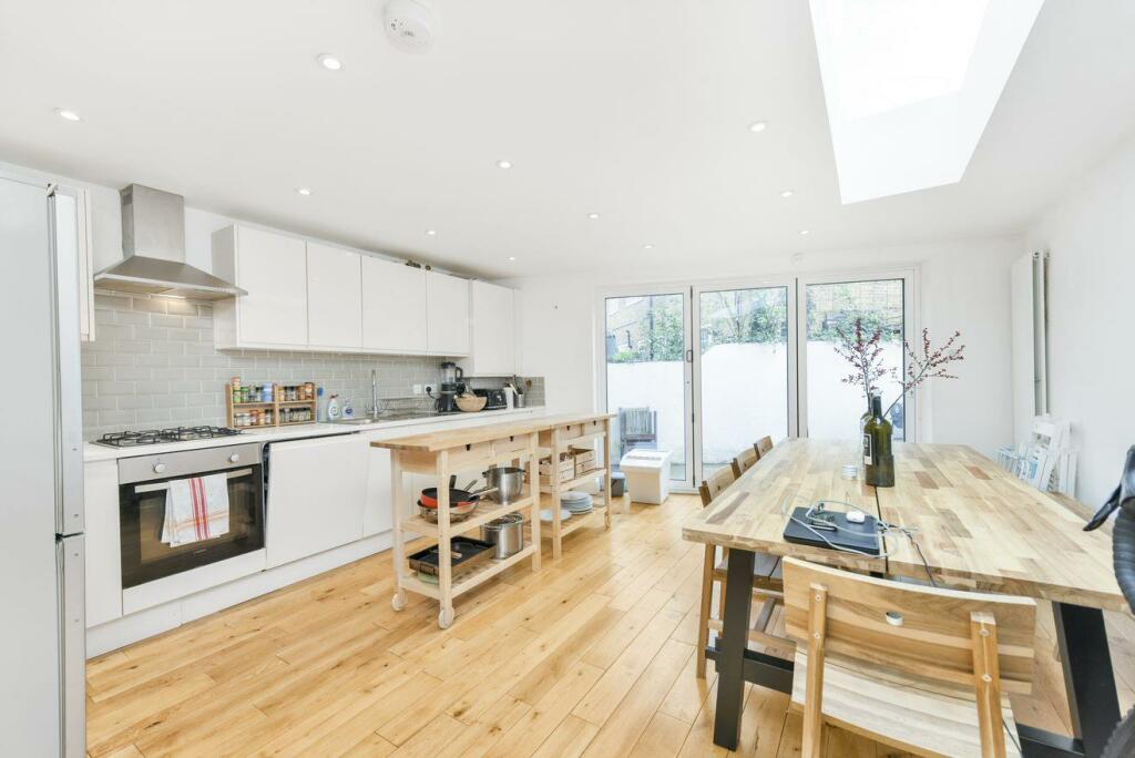 4 bed Mid Terraced House for rent in Camberwell. From Leonard Leese Ltd