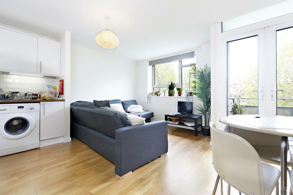 4 bed Apartment for rent in Bermondsey. From Leonard Leese Ltd