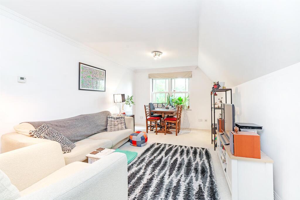 1 bed Apartment for rent in Camberwell. From Leonard Leese - London
