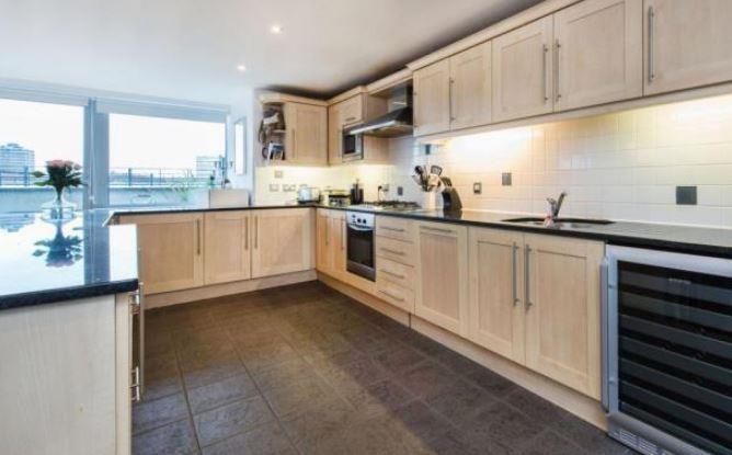4 bed Penthouse for rent in Camberwell. From Leonard Leese - London