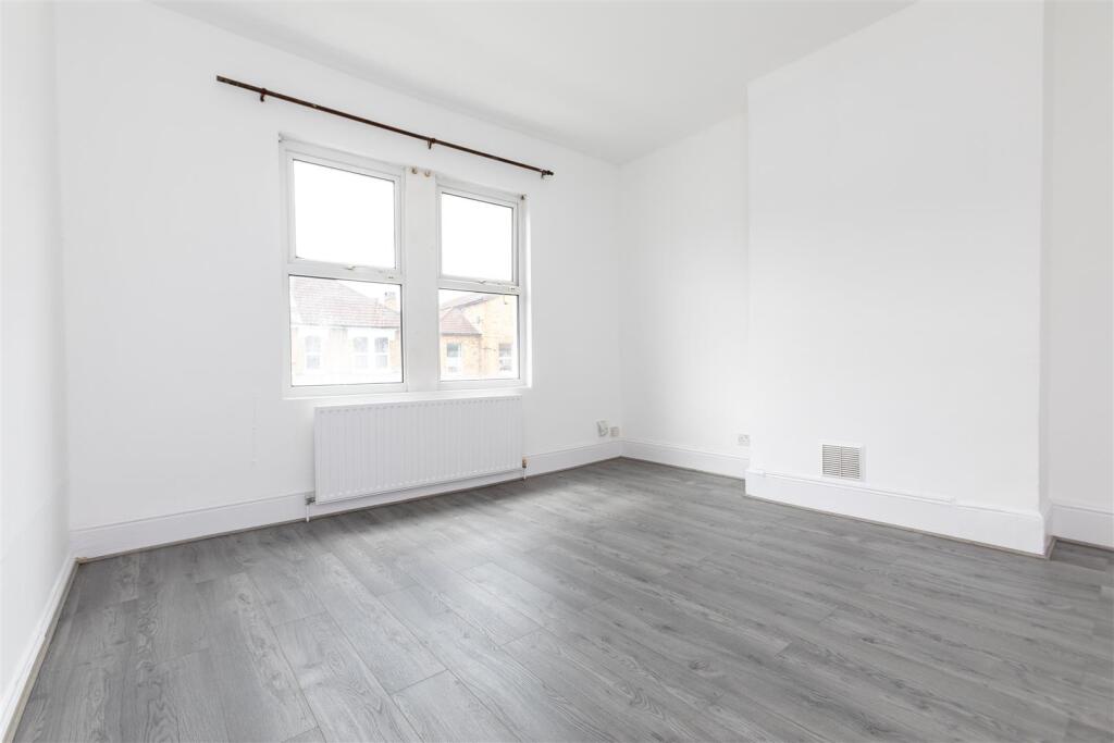 2 bed Annexe for rent in London. From Leonard Leese - London