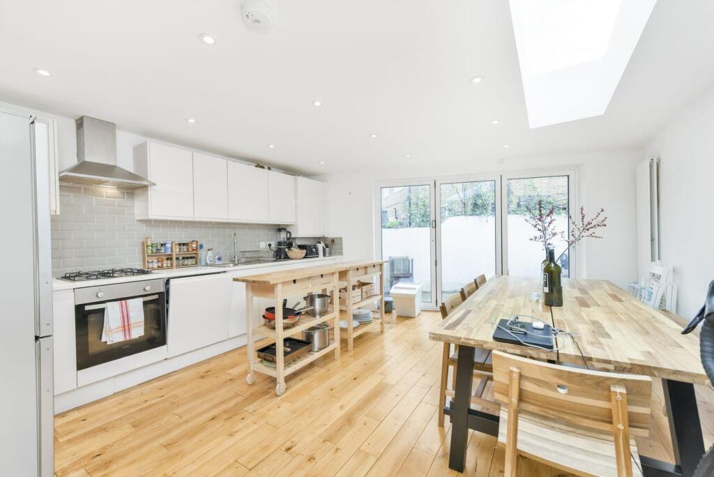 4 bed Mid Terraced House for rent in Camberwell. From Leonard Leese - London 4 bed Mid Terraced House for rent in Camberwell. From Leonard Leese - London