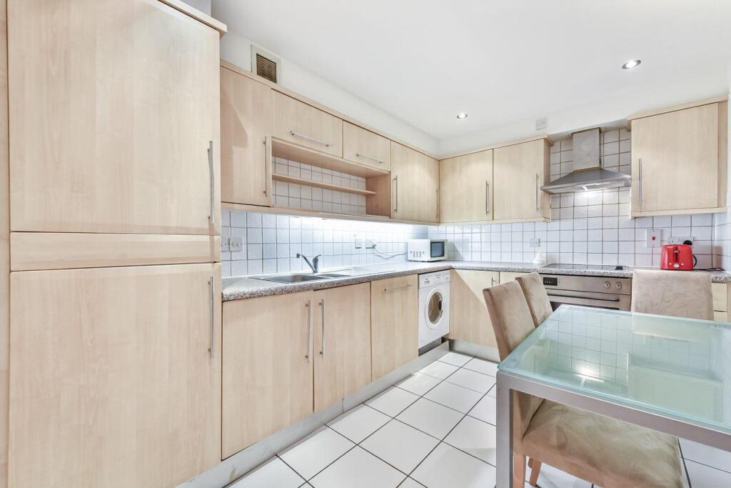 3 bed Apartment for rent in Bermondsey. From Leonard Leese - London 3 bed Apartment for rent in Bermondsey. From Leonard Leese - London