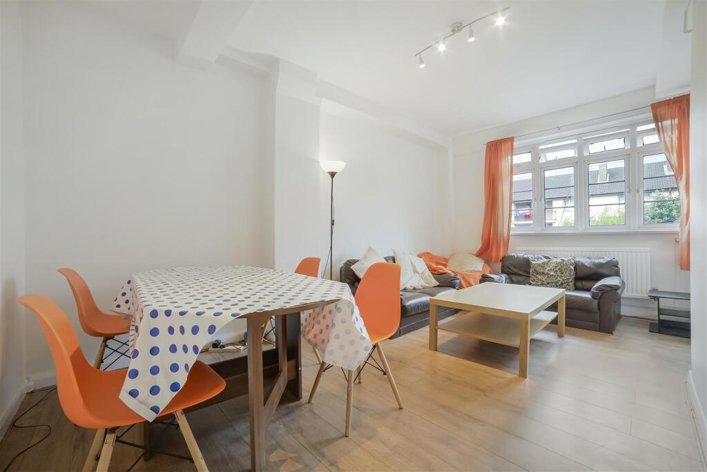 3 bed Apartment for rent in Bermondsey. From Leonard Leese - London