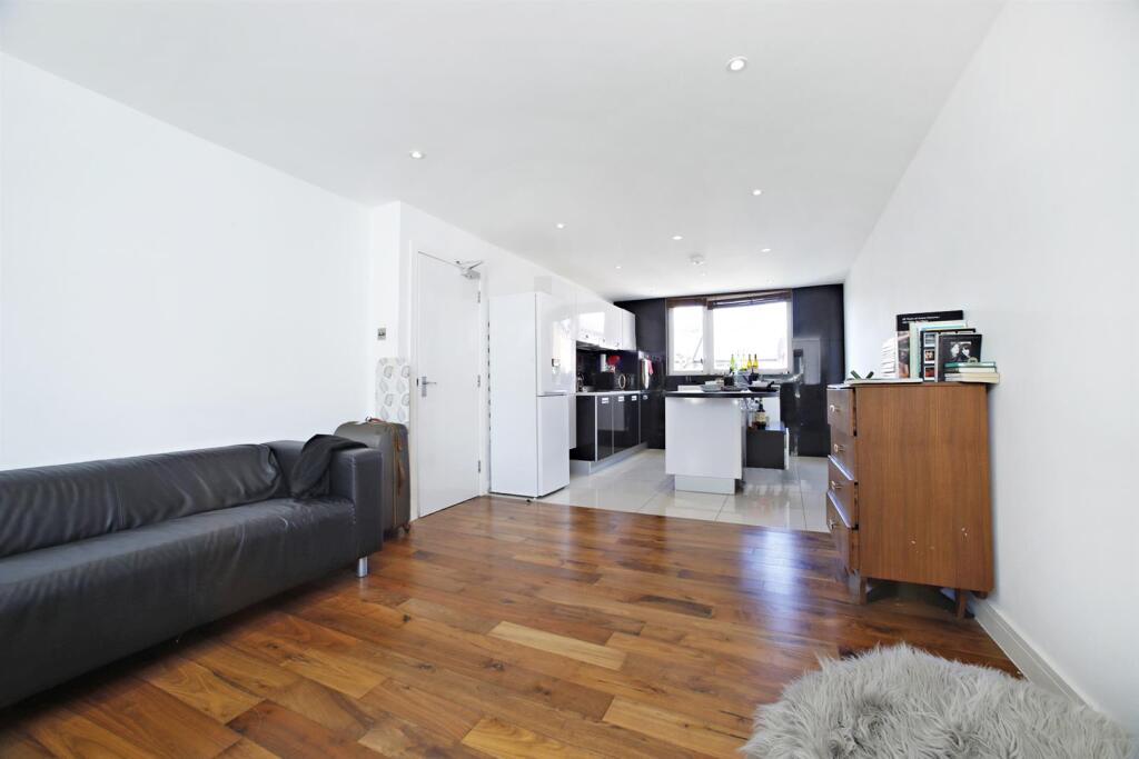 3 bed Apartment for rent in Paddington. From Leonard Leese - London 3 bed Apartment for rent in Paddington. From Leonard Leese - London