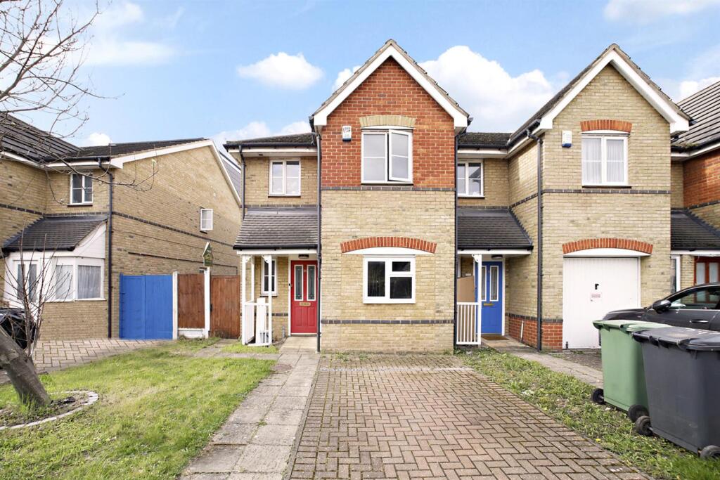 4 bed Semi Detached for rent in Deptford. From Leonard Leese - London