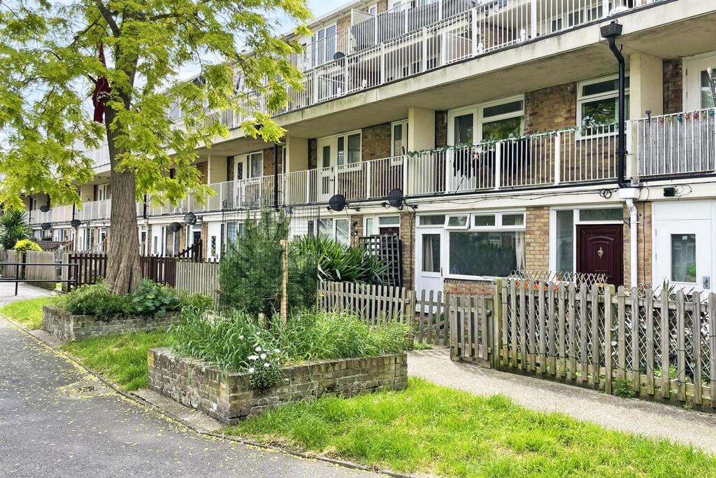 3 bed Apartment for rent in Bermondsey. From Leonard Leese - London