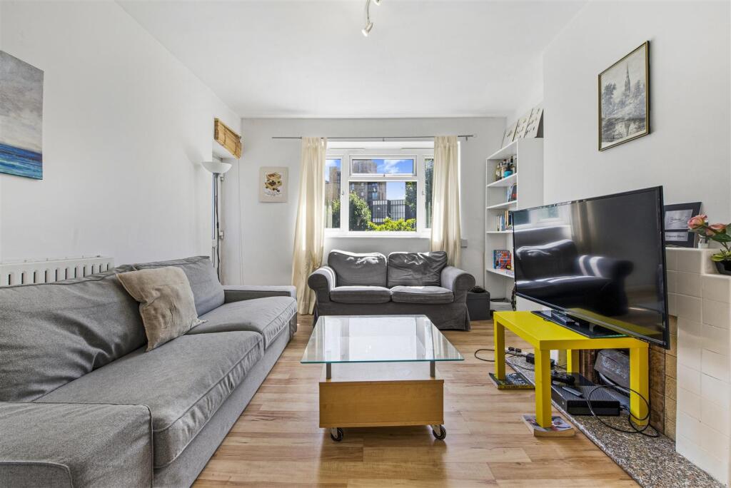 3 bed Apartment for rent in Camberwell. From Leonard Leese - London