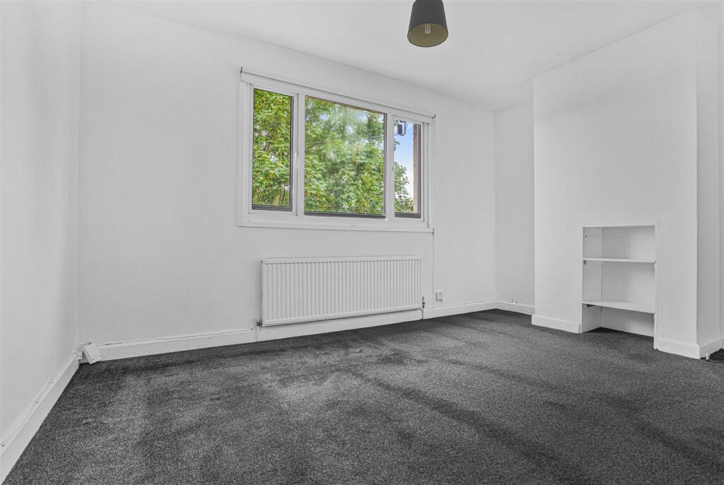 2 bed Apartment for rent in Merton. From Leonard Leese - London