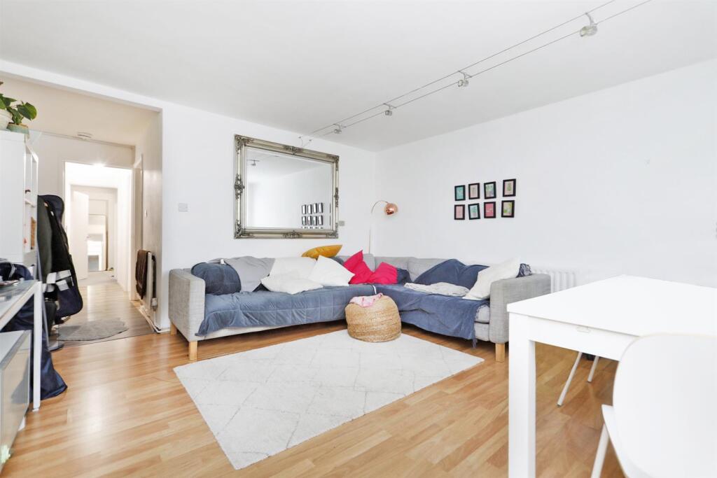 2 bed Apartment for rent in Camberwell. From Leonard Leese - London