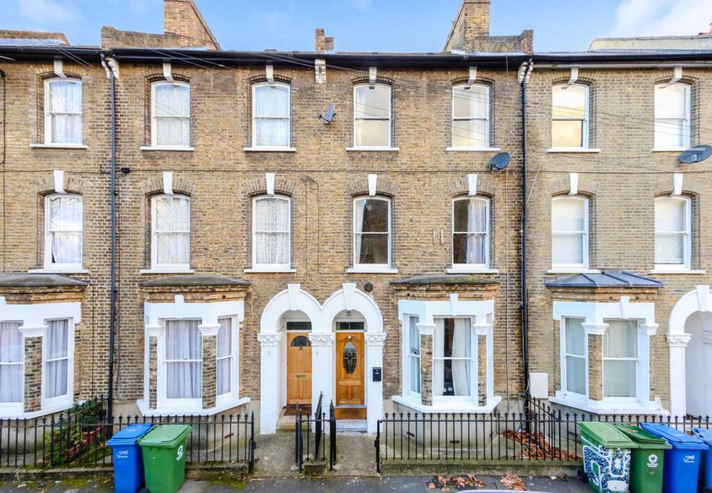 4 bed Mid Terraced House for rent in Camberwell. From Leonard Leese - London 4 bed Mid Terraced House for rent in Camberwell. From Leonard Leese - London