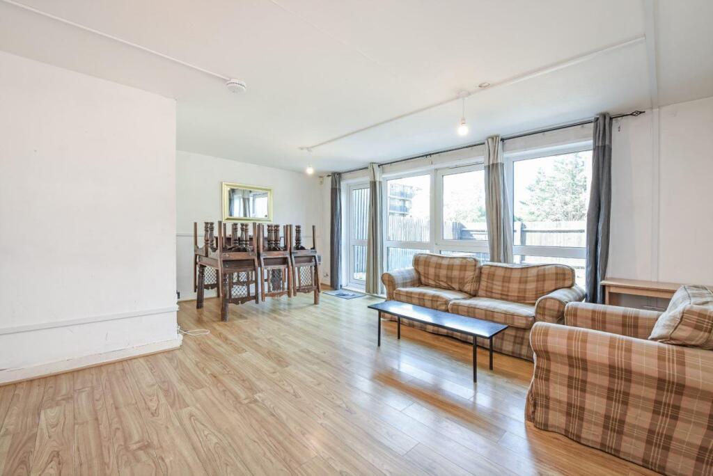 3 bed Apartment for rent in Bermondsey. From Leonard Leese - London