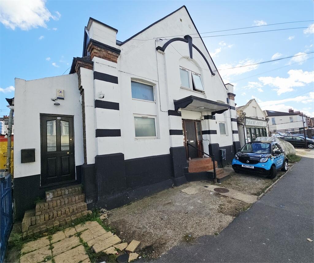 1 bed Apartment for rent in Southend-on-Sea. From Castle Estate Agents - Leigh-On-Sea