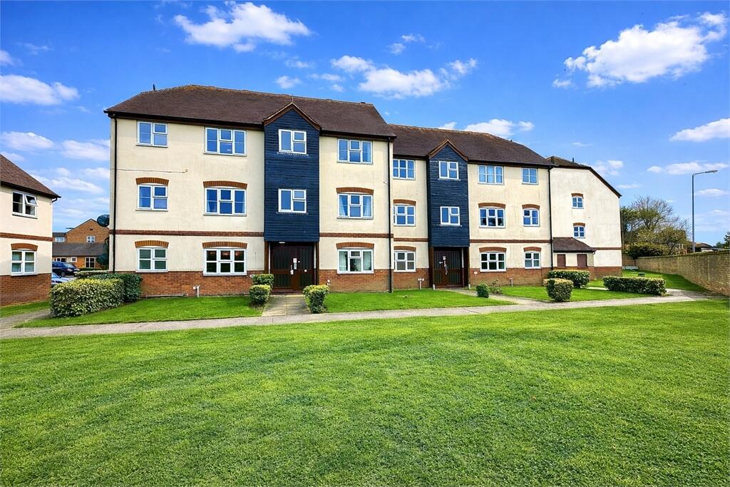 2 bed Apartment for rent in South Woodham Ferrers. From Castle Estate Agents - Leigh-On-Sea