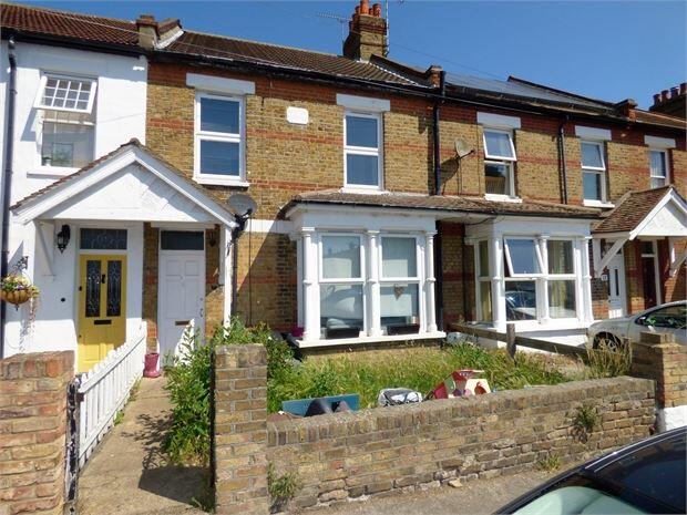 4 bed Mid Terraced House for rent in Great Wakering. From Castle Estate Agents - Leigh-On-Sea