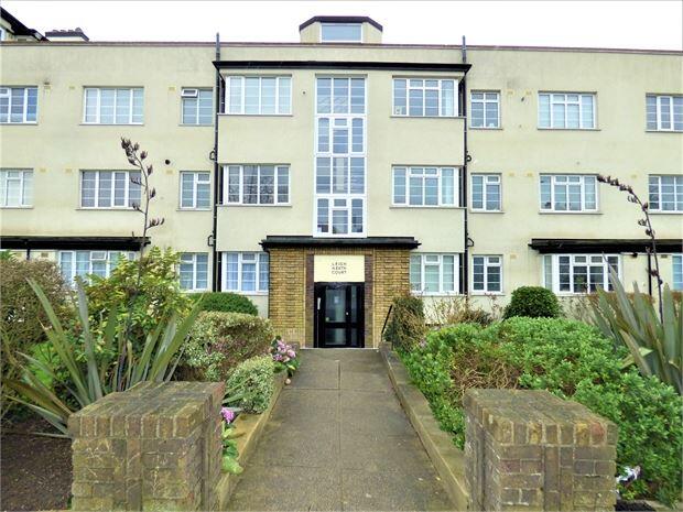 2 bed Apartment for rent in Hadleigh. From Castle Estate Agents - Leigh-On-Sea