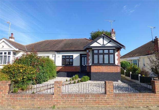 2 bed Semi-detached bungalow for rent in Hadleigh. From Castle Estate Agents - Leigh-On-Sea