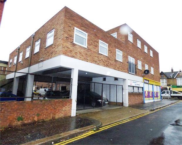 1 bed 1st Floor Flat for rent in Southend-on-Sea. From Castle Estate Agents - Leigh-On-Sea 1 bed 1st Floor Flat for rent in Southend-on-Sea. From Castle Estate Agents - Leigh-On-Sea