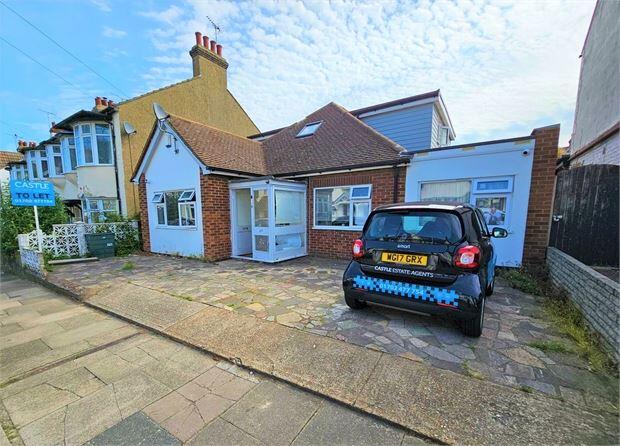 4 bed Studio for rent in Southend-on-Sea. From Castle Estate Agents - Leigh-On-Sea