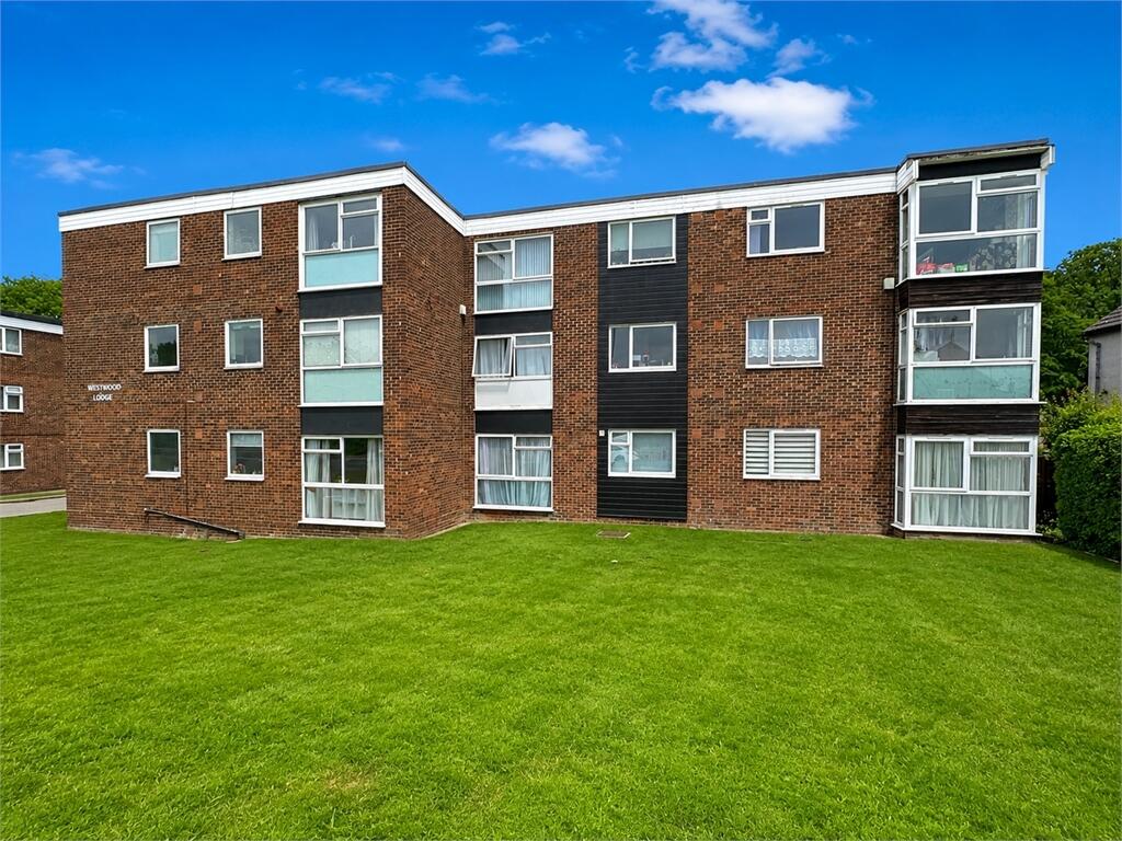 2 bed 1st Floor Flat for rent in Daws Heath. From Castle Estate Agents - Leigh-On-Sea 2 bed 1st Floor Flat for rent in Daws Heath. From Castle Estate Agents - Leigh-On-Sea