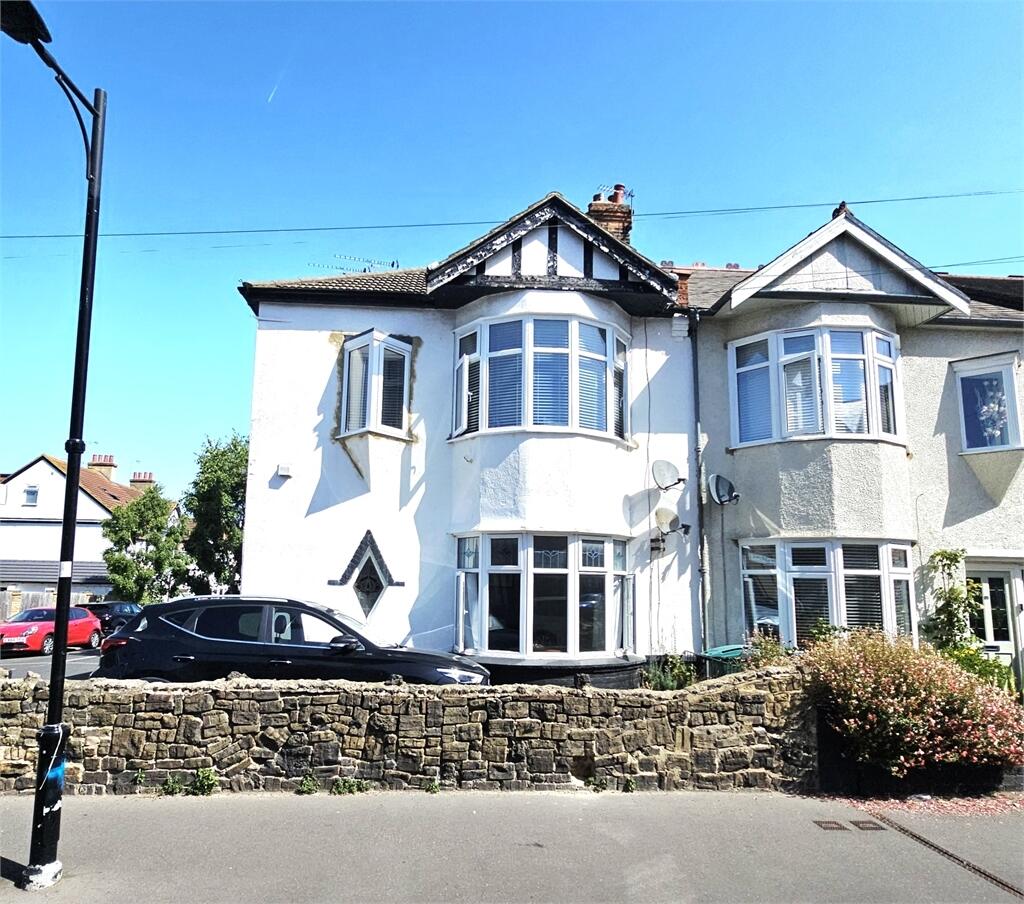 2 bed Apartment for rent in Hadleigh. From Castle Estate Agents - Leigh-On-Sea 2 bed Apartment for rent in Hadleigh. From Castle Estate Agents - Leigh-On-Sea