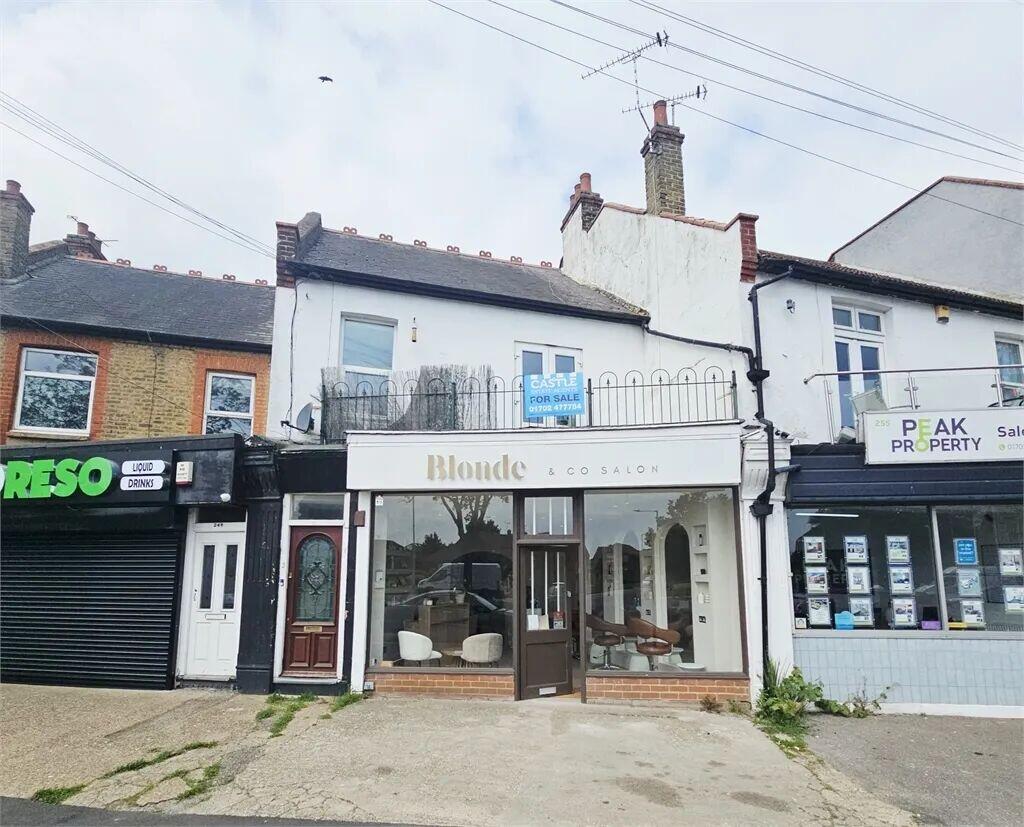 2 bed 1st Floor Flat for rent in Southend-on-Sea. From Castle Estate Agents - Leigh-On-Sea