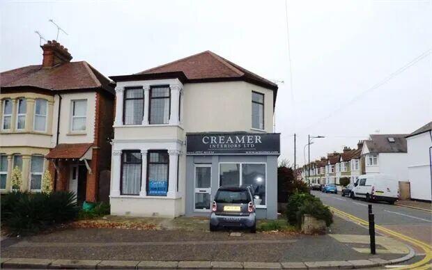 2 bed Apartment for rent in Southend-on-Sea. From Castle Estate Agents - Leigh-On-Sea