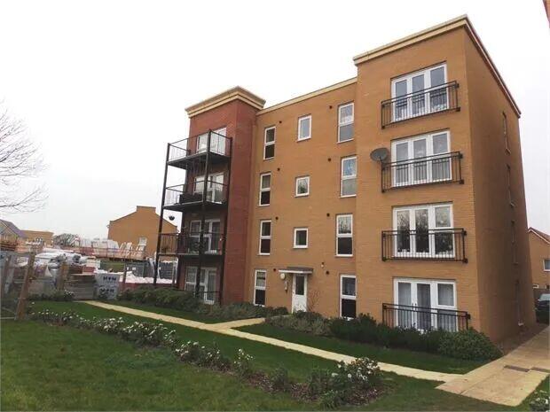 2 bed 1st Floor Flat for rent in Basildon. From Castle Estate Agents - Leigh-On-Sea