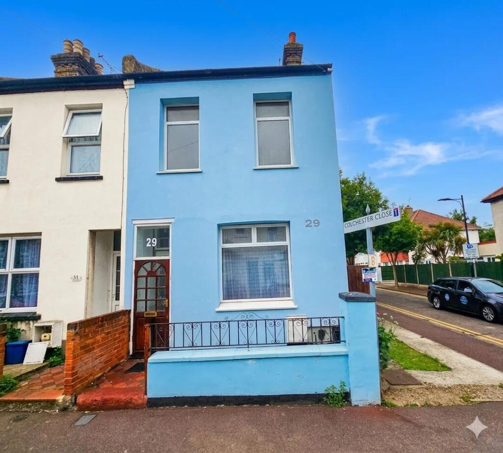 3 bed End of Terrace for rent in Southend-on-Sea. From Castle Estate Agents - Leigh-On-Sea