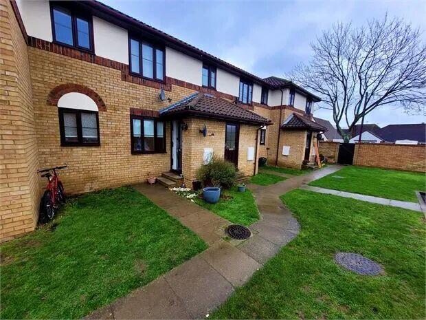 2 bed Apartment for rent in Daws Heath. From Castle Estate Agents - Leigh-On-Sea