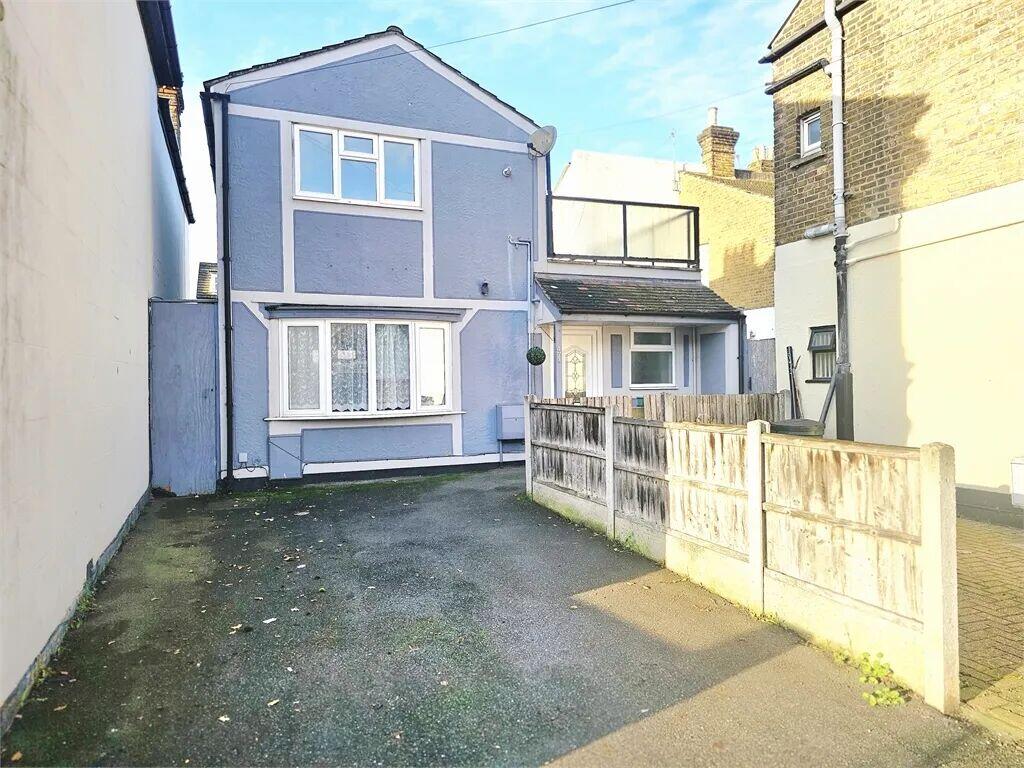 2 bed Detached for rent in Southend-on-Sea. From Castle Estate Agents - Leigh-On-Sea 2 bed Detached for rent in Southend-on-Sea. From Castle Estate Agents - Leigh-On-Sea