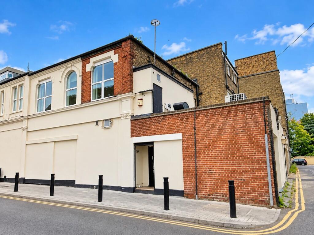 2 bed Apartment for rent in Southend-on-Sea. From Castle Estate Agents - Leigh-On-Sea
