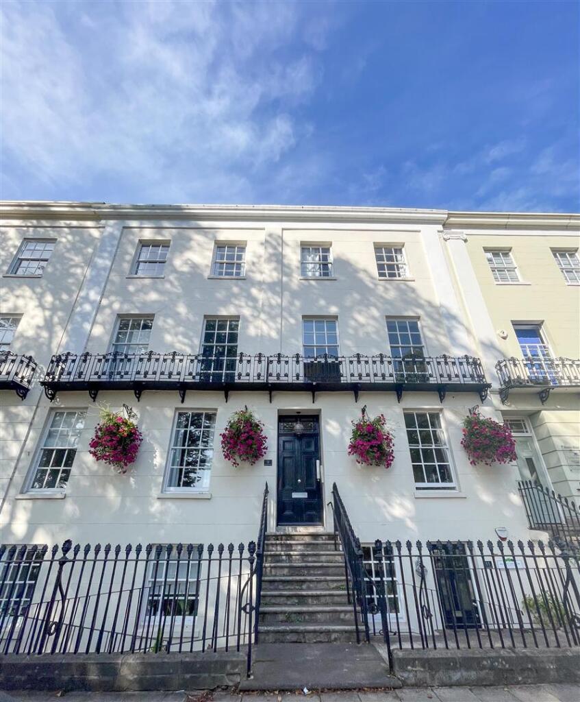 3 bed Apartment for rent in Royal Leamington Spa. From Handles Property - Leamington