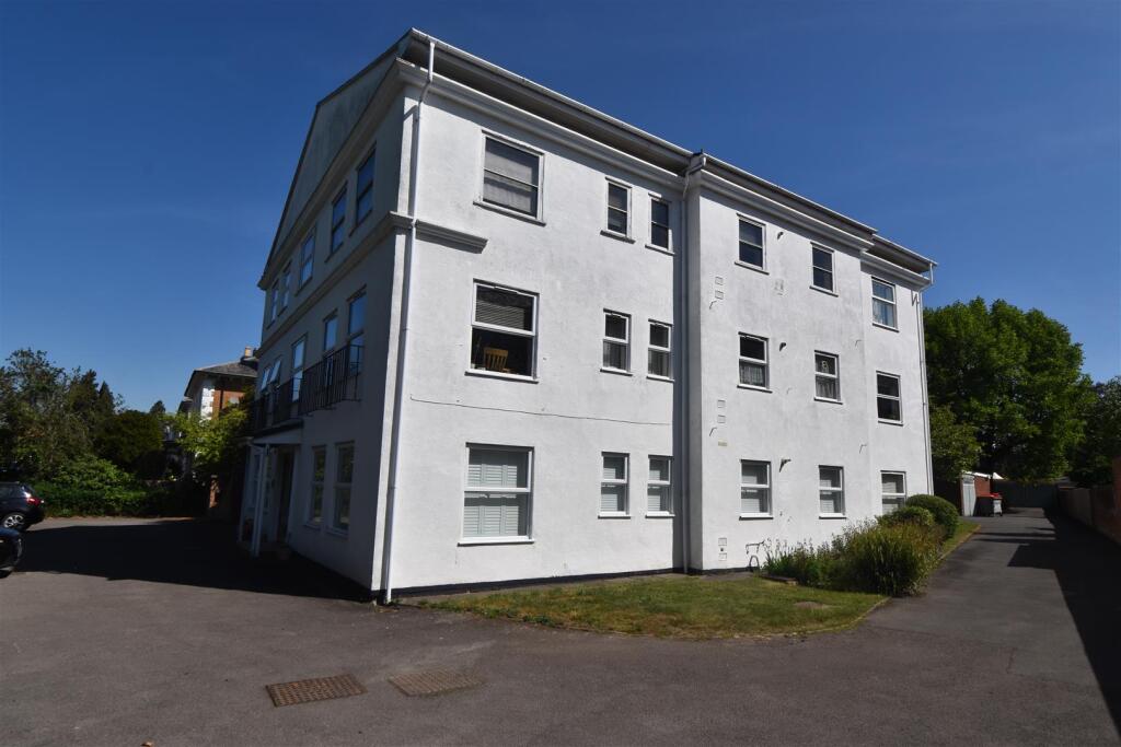 2 bed Apartment for rent in Royal Leamington Spa. From Handles Property - Leamington 2 bed Apartment for rent in Royal Leamington Spa. From Handles Property - Leamington