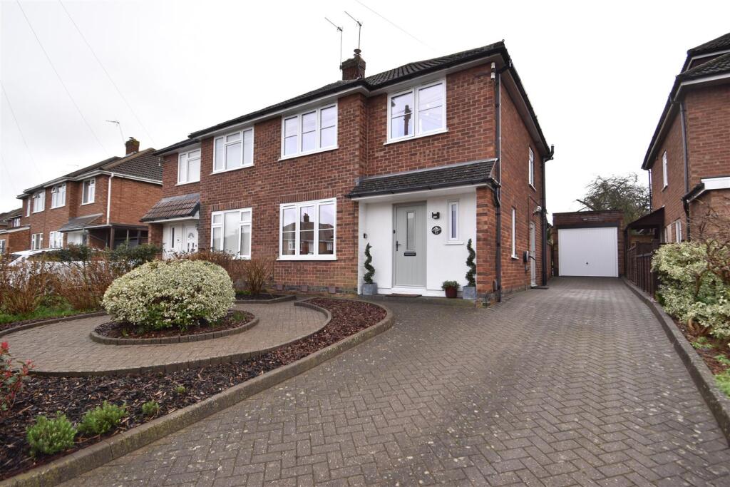 3 bed Detached for rent in Cubbington. From Handles Property - Leamington