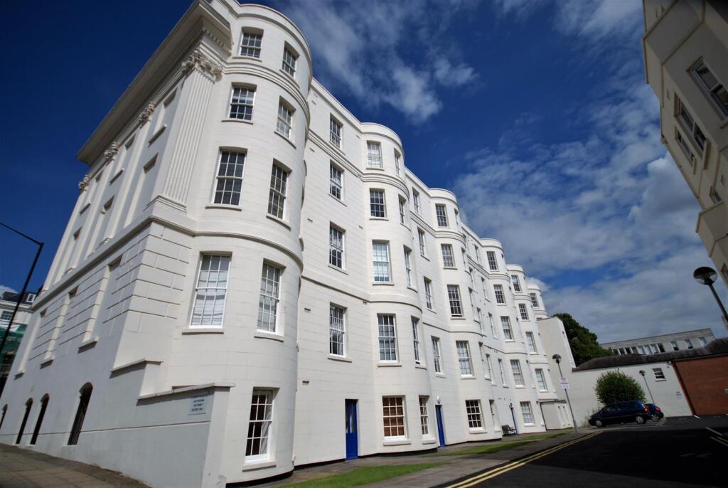 2 bed Apartment for rent in Royal Leamington Spa. From Handles Property - Leamington